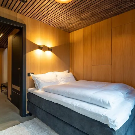 Aurora Luxe Retreat